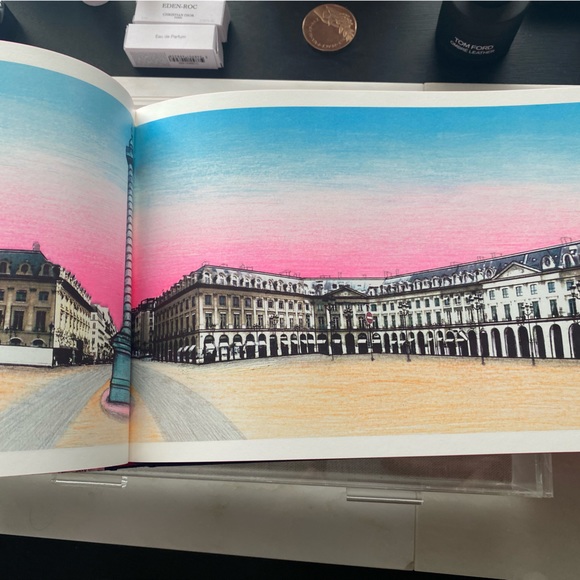 LOUIS VUITTON PARIS BOOK - Picture 3 of 5